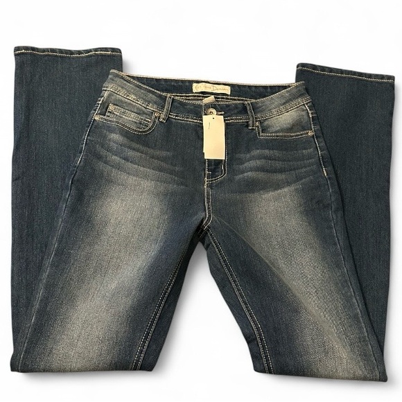 NWT! Women’s Dark Wash Boot Cut Jeans with Embroidered Pocket - Picture 2 of 3